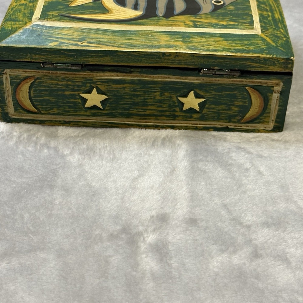 Vintage Hinged Wooden Box Hand Painted Fish Moon & Stars Green Colorful - Picture 6 of 14